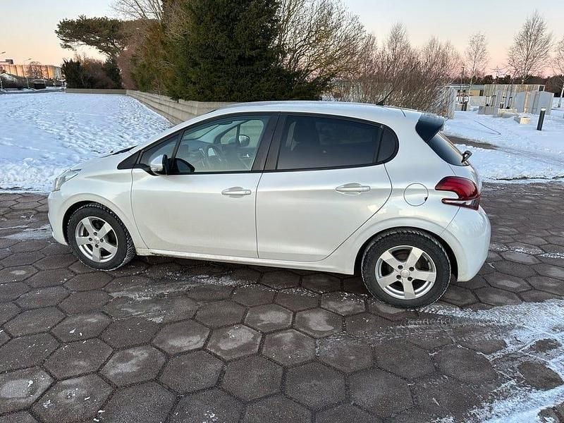Begagnad Peugeot 208 82 HK (60 kW) 2015 Okänd Halvkombi
