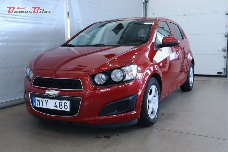 Röd Begagnad 2012 Chevrolet Aveo Halvkombi | 54 900 kr (Marknadspris) - Bild 1/4