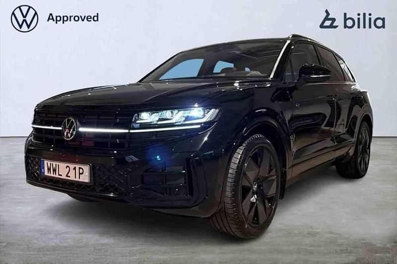Svart Begagnad 2025 VW Touareg SUV | 789 000 kr (Marknadspris) - Bild 1/1