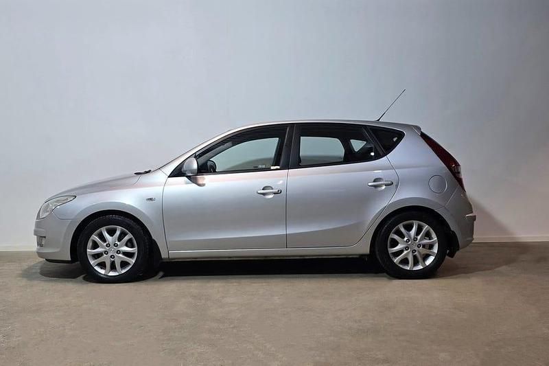 Begagnad Hyundai i30 116 HK (85 kW) 2008 Silver