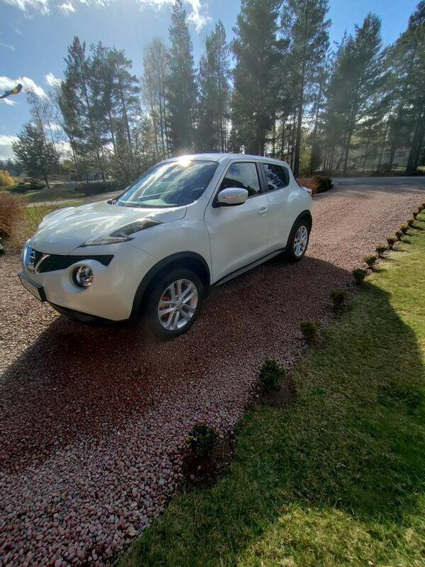 Vit Begagnad 2018 Nissan Juke SUV | 134 900 kr (Marknadspris) - Bild 1/4
