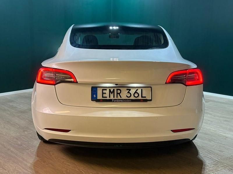 Begagnad Tesla Model 3 Long Range AWD 366 kW (498 HK) 2021 Vit Sedan