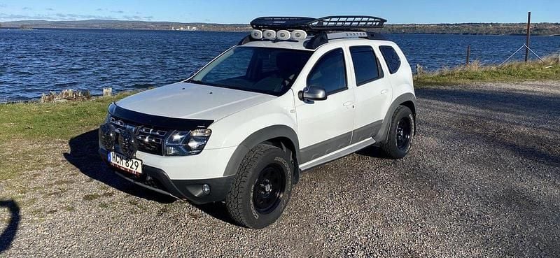 Vit Begagnad 2017 Dacia Duster Extreme+ SUV | 135 000 kr (Marknadspris) - Bild 1/4