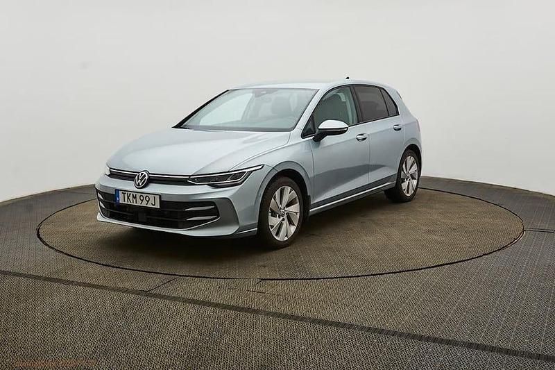 Silver Begagnad 2025 VW Golf VIII | 314 900 kr (Marknadspris) - Bild 1/4