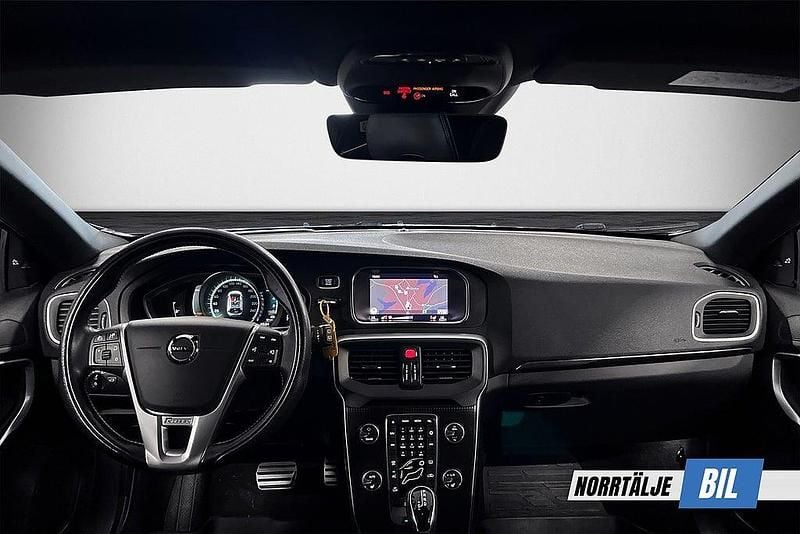 Begagnad Volvo V40 R-Design 152 HK (111 kW) 2018 Blå Halvkombi