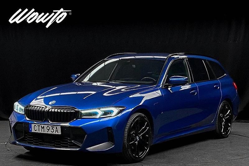 Blå Begagnad 2022 BMW 330e M Sport Kombi | 429 800 kr - Bild 1/3