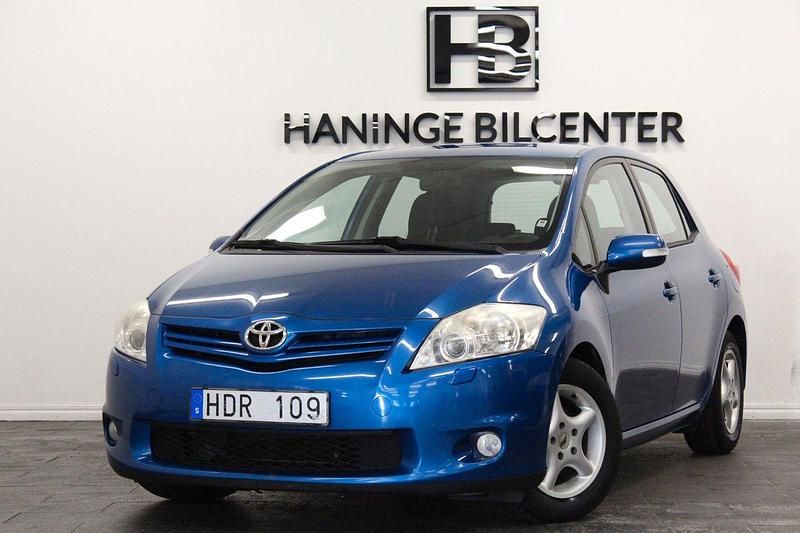 Blå Begagnad 2010 Toyota Auris Plus Halvkombi | 69 900 kr (Marknadspris) - Bild 1/4