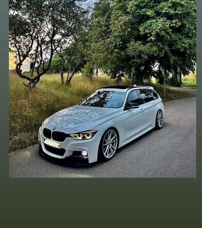 Vit Begagnad 2016 BMW 320 M Sport Kombi | 220 000 kr (Dyr) - Bild 1/4