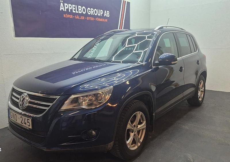 Blå Begagnad 2008 VW Tiguan Sportline SUV | 49 999 kr (Lite dyr) - Bild 1/4