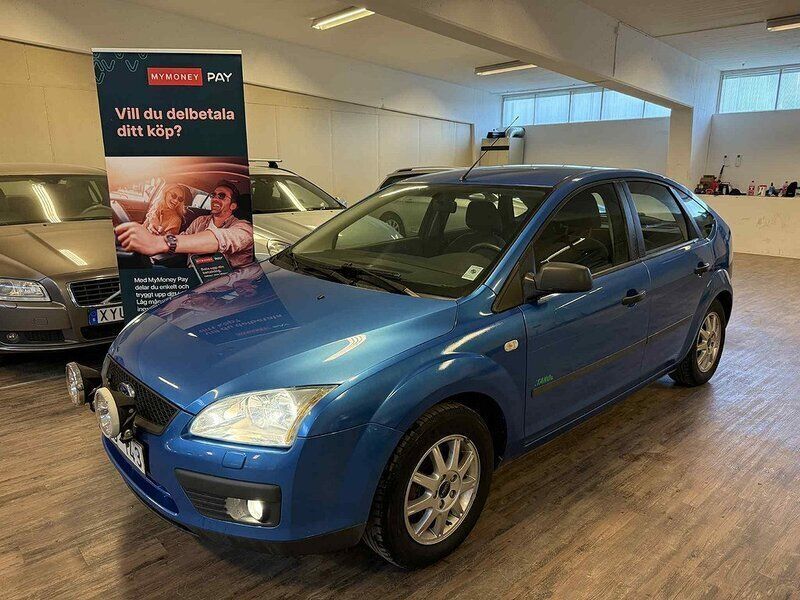 Ljusblå Begagnad 2006 Ford Focus Halvkombi | 24 900 kr (Marknadspris) - Bild 1/4