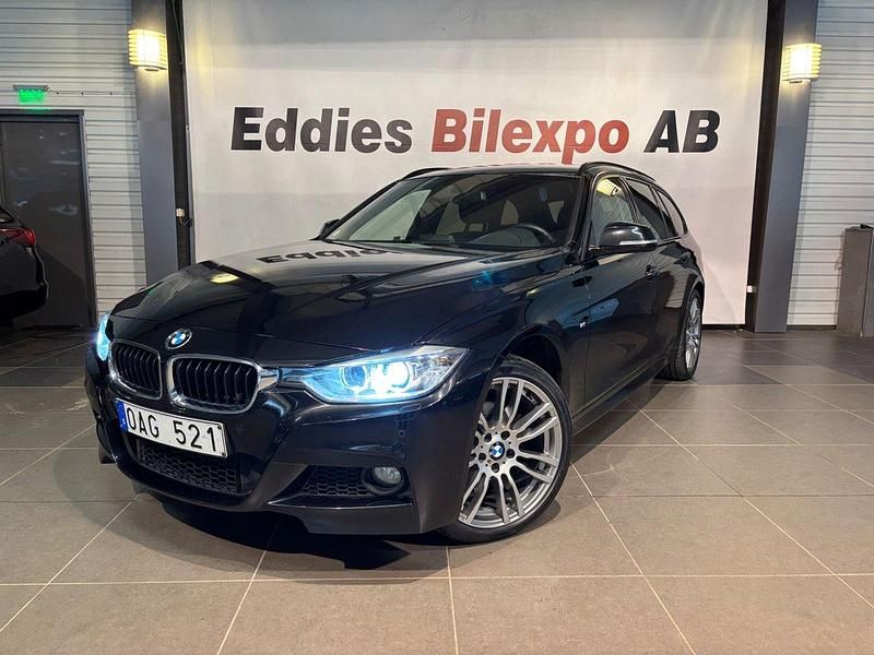 Svart Begagnad 2013 BMW 320 M Sport Kombi | 189 900 kr (Dyr) - Bild 1/4