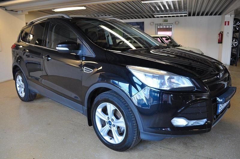 Svart Begagnad 2013 Ford Kuga Trend SUV | 119 000 kr (Lite dyr) - Bild 1/4