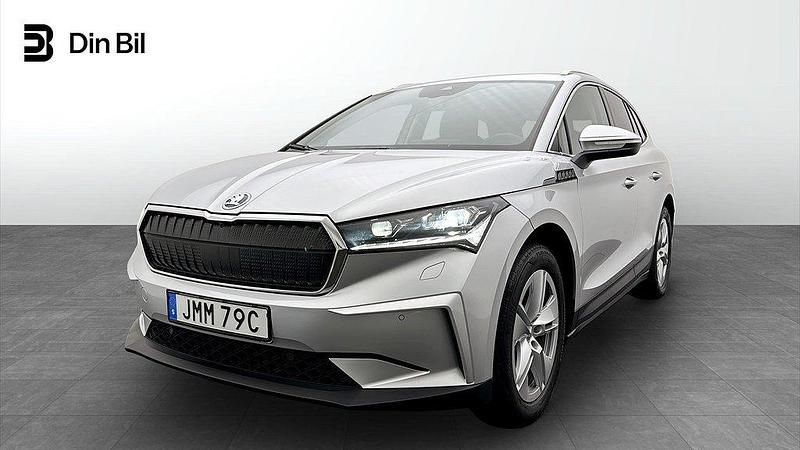 Silver (brilliant silver metallic) Begagnad 2023 Skoda Enyaq iV SUV | 419 900 kr (Marknadspris) - Bild 1/4