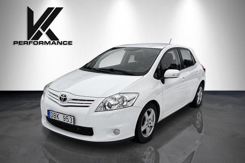 Vit Begagnad 2012 Toyota Auris Plus Halvkombi | 54 700 kr (Marknadspris) - Bild 1/4
