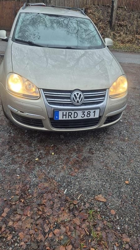 Begagnad VW Golf VI 102 HK (75 kW) 2008 Halvkombi