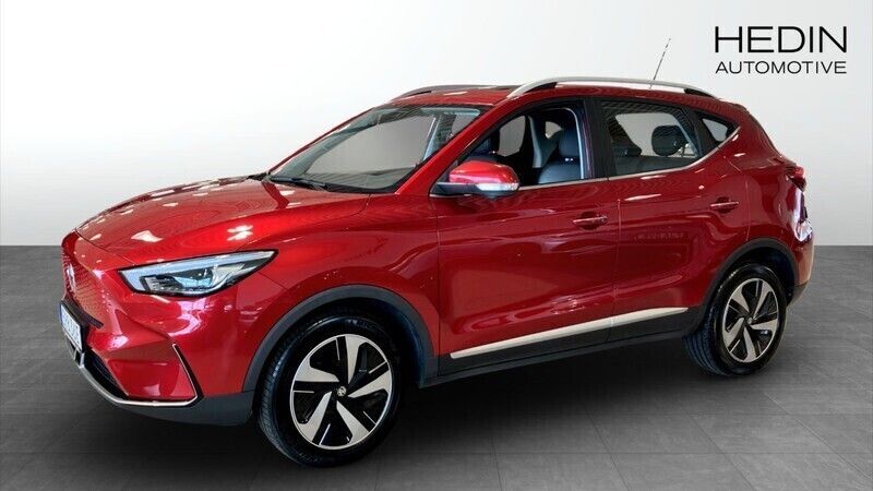Röd (red) Begagnad 2022 MG ZS Luxury Sedan | 249 900 kr (Superpris) - Bild 1/4