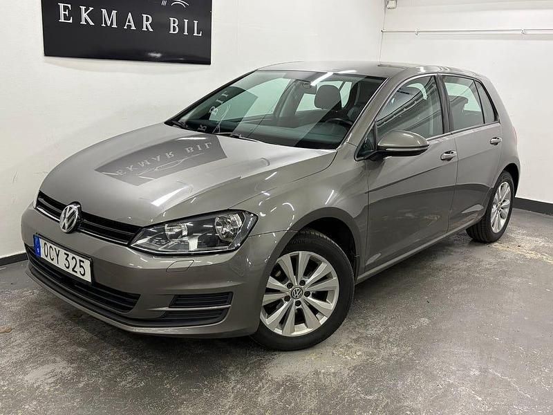 Grå Begagnad 2016 VW Golf VII Halvkombi | 114 900 kr (Marknadspris) - Bild 1/4