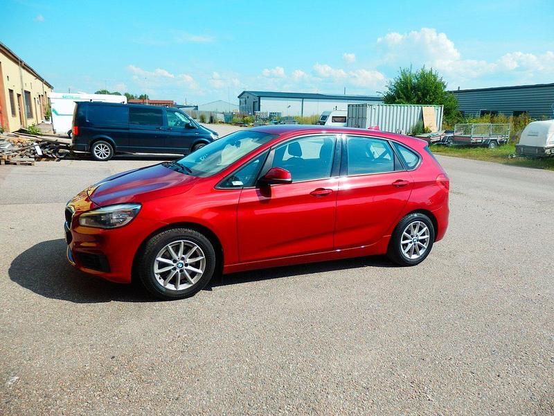 Röd Begagnad 2015 BMW 218 Active Tourer Advantage Minibuss | 139 000 kr (Lite dyr) - Bild 1/4