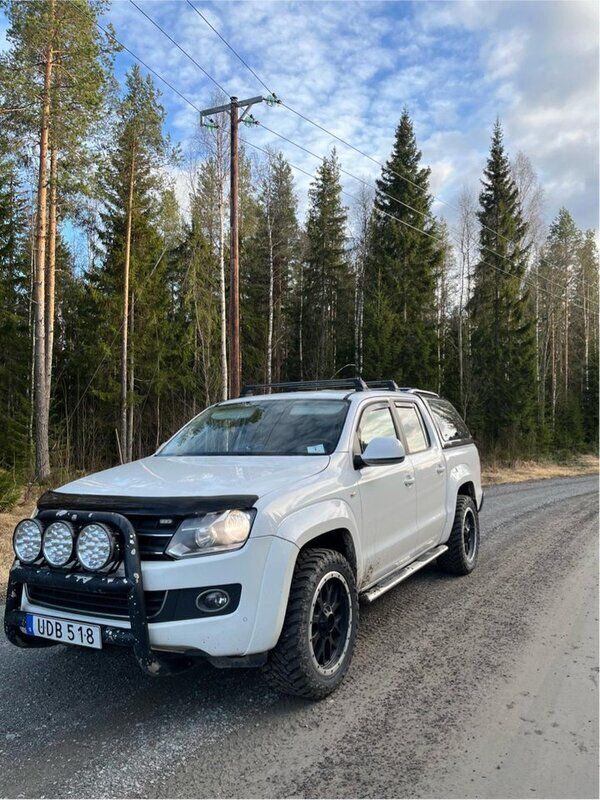Vit Begagnad 2013 VW Amarok Highline Pickup | 140 000 kr (Marknadspris) - Bild 1/4