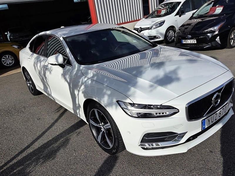 Begagnad Volvo S90 Momentum 150 HK (110 kW) 2018 Vit Sedan