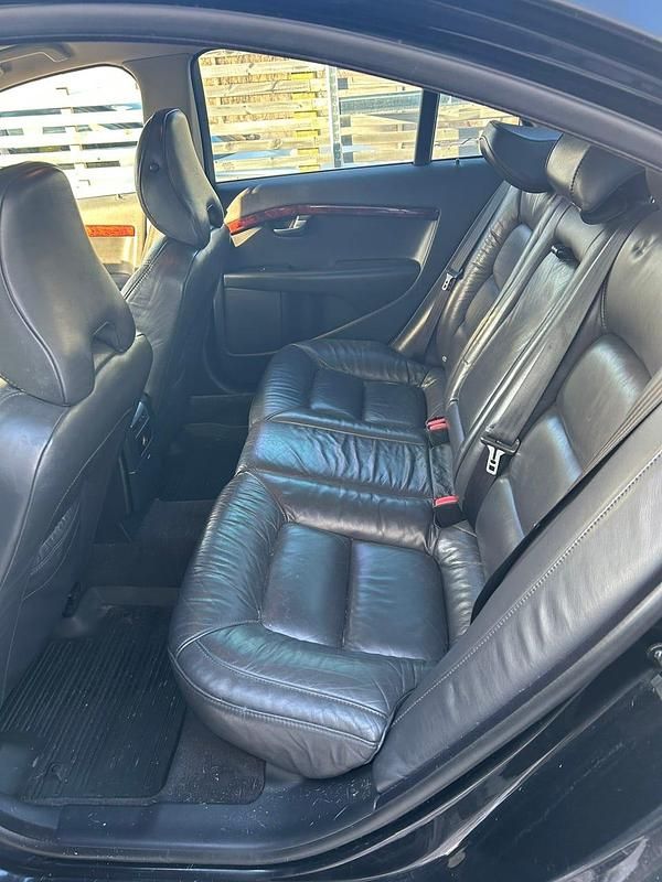 Begagnad Volvo S80 185 HK (136 kW) 2007 Sapphire black Sedan