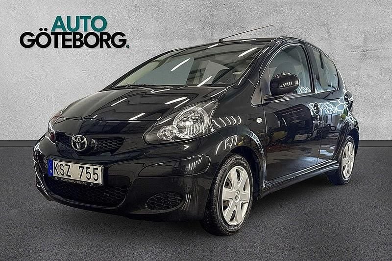 Svart Begagnad 2011 Toyota Aygo Halvkombi | 69 900 kr (Lite dyr) - Bild 1/3