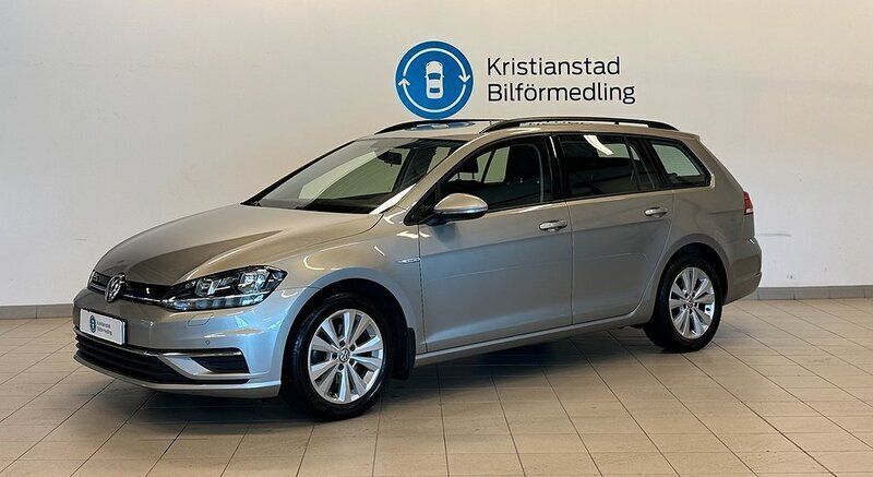 Silver Begagnad 2020 VW Golf VIII Kombi | 154 900 kr (Bra pris) - Bild 1/4