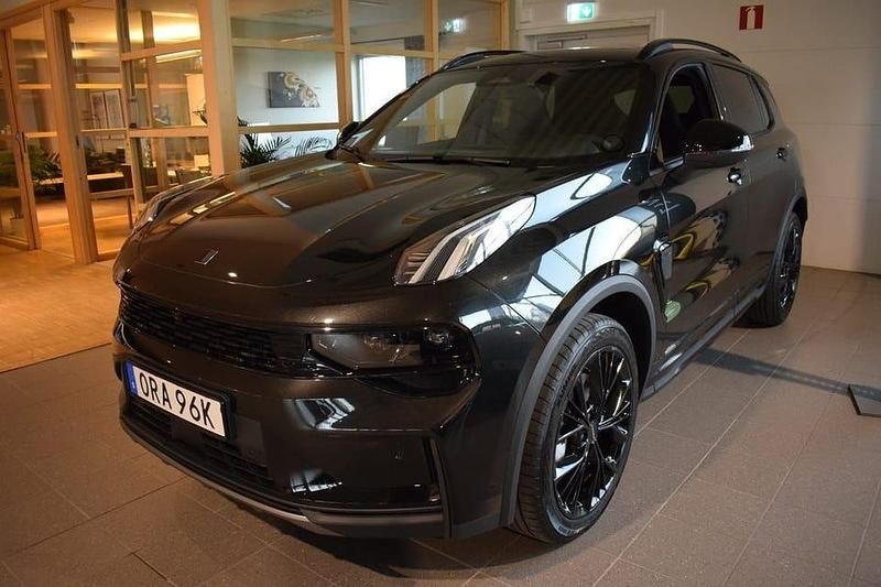 Svart Ny 2025 Lynk & Co 01 SUV | 499 990 kr (Dyr) - Bild 1/3