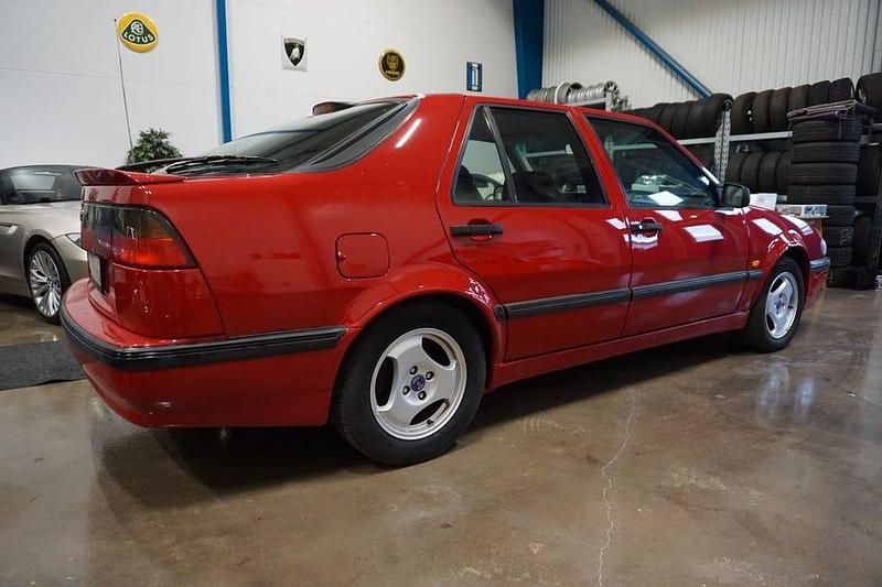 Begagnad Saab 9000 150 HK (110 kW) 1998 Röd Sedan
