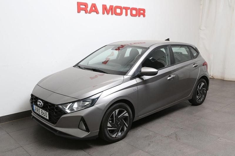 Grå Begagnad 2021 Hyundai i20 Essential Halvkombi | 189 900 kr (Marknadspris) - Bild 1/3