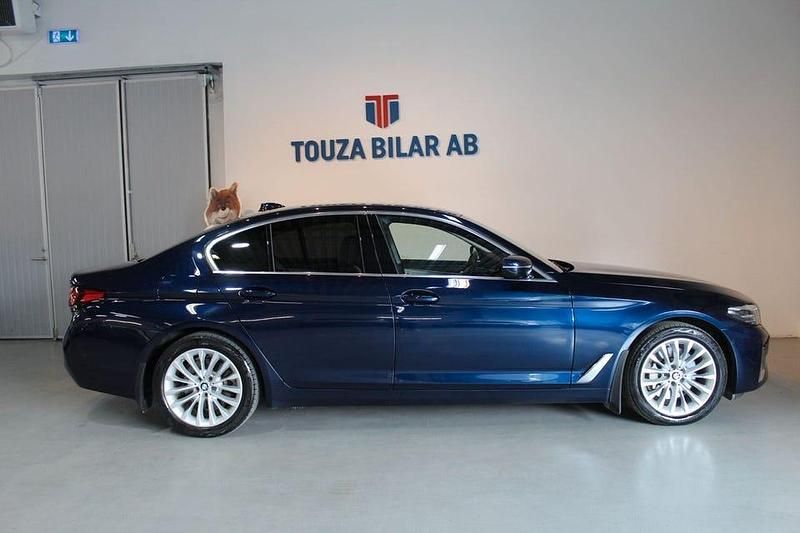 Begagnad BMW 530 Luxury Line 292 HK (214 kW) 2021 Blå Sedan