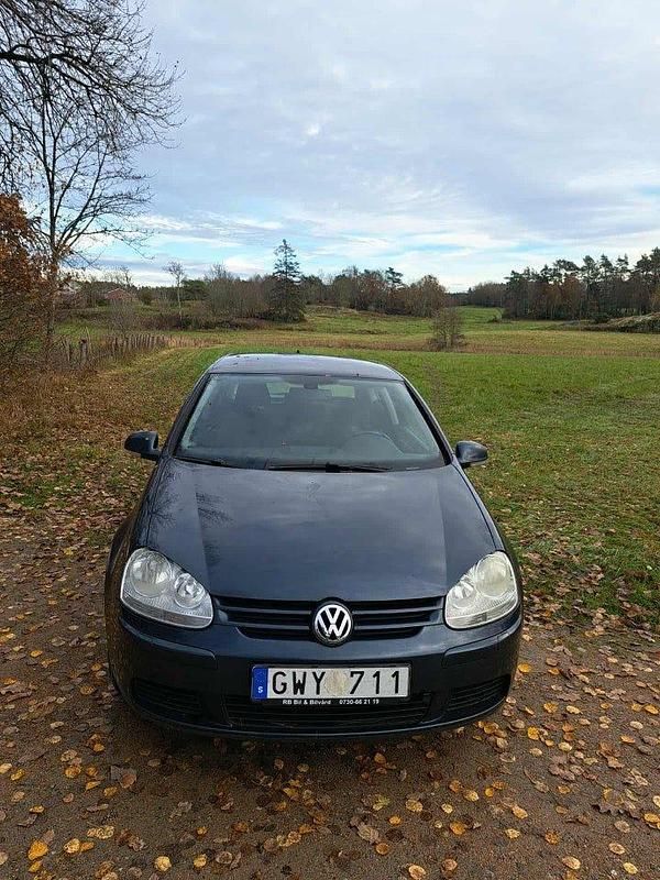 Blå Begagnad 2008 VW Golf VI Trendline Halvkombi | 25 000 kr (Marknadspris) - Bild 1/4