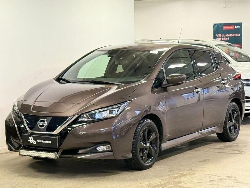 Brun Begagnad 2020 Nissan Leaf Halvkombi | 149 900 kr (Marknadspris) - Bild 1/4