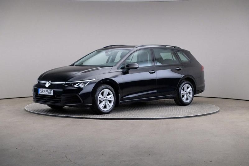 Svart Begagnad 2022 VW Golf VIII Kombi | 239 000 kr (Marknadspris) - Bild 1/4
