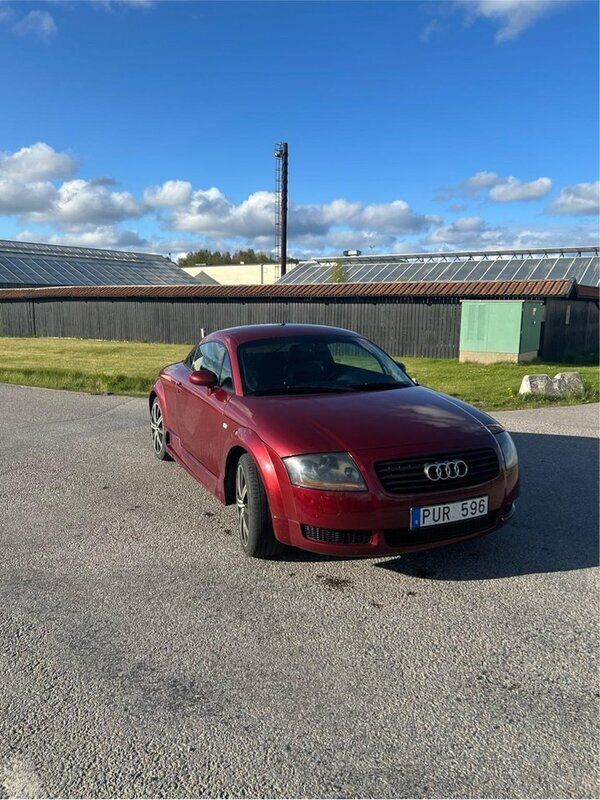 Röd Begagnad 2000 Audi TT Sportkupé | 32 000 kr (Dyr) - Bild 1/4
