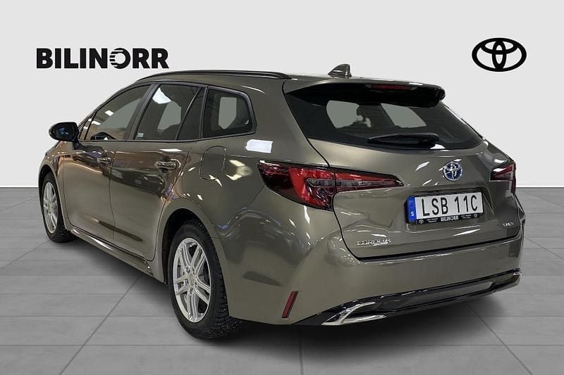 Begagnad Toyota Corolla Active 141 HK (103 kW) 2024 Grön Kombi