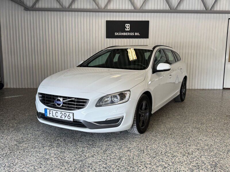 Vit Begagnad 2014 Volvo V60 Momentum Kombi | 164 900 kr (Marknadspris) - Bild 1/4