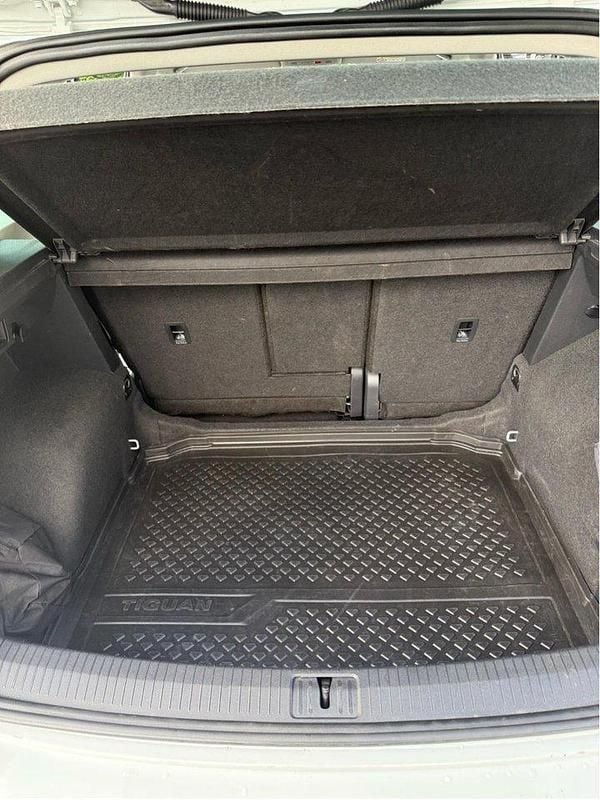 Vit Begagnad 2022 VW Tiguan SUV | 279 000 kr (Marknadspris) - Bild 1/4