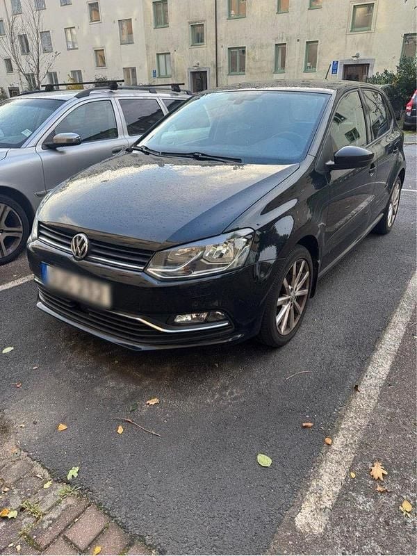 Svart Begagnad 2017 VW Polo Halvkombi | 92 500 kr (Bra pris) - Bild 1/4