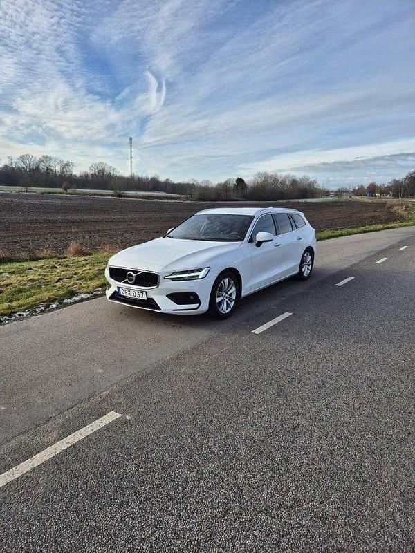 Begagnad 2019 Volvo V60 Momentum Kombi | 215 000 kr (Bra pris) - Bild 1/4