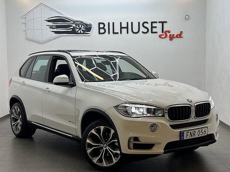 Vit Begagnad 2014 BMW X5 SUV | 328 500 kr (Marknadspris) - Bild 1/4