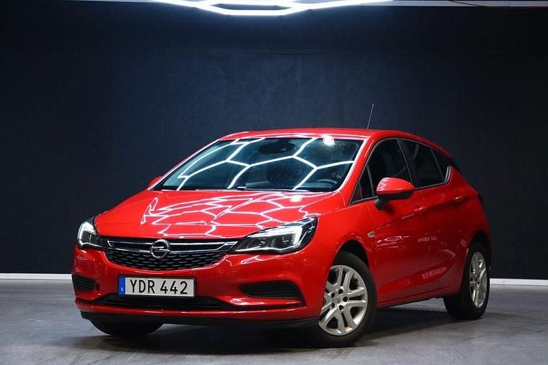 Röd Begagnad 2016 Opel Astra Enjoy Halvkombi | 109 800 kr (Bra pris) - Bild 1/4