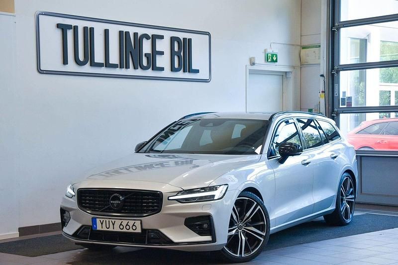 Silver Begagnad 2018 Volvo V60 R-Design Kombi | 319 900 kr (Marknadspris) - Bild 1/4