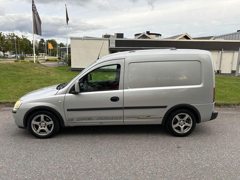 Grå Begagnad 2009 Opel Combo Minibuss | 19 900 kr (Lite dyr) - Bild 1/4