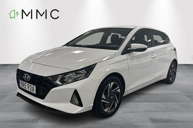 Vit Begagnad 2023 Hyundai i20 Essential Halvkombi | 199 000 kr (Dyr) - Bild 1/4