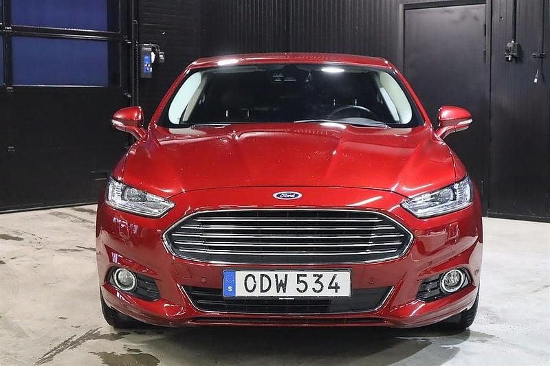 Begagnad Ford Mondeo Business Edition 211 HK (155 kW) 2016 Röd Halvkombi