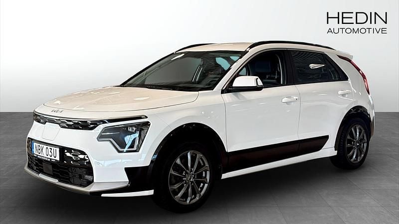 Vit (white) Begagnad 2022 Kia e-Niro SUV | 309 900 kr (Dyr) - Bild 1/4