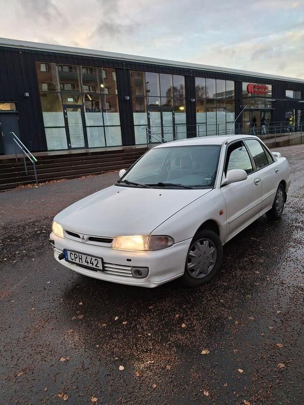 Begagnad 1995 Mitsubishi Lancer Sedan | 12 500 kr - Bild 1/4