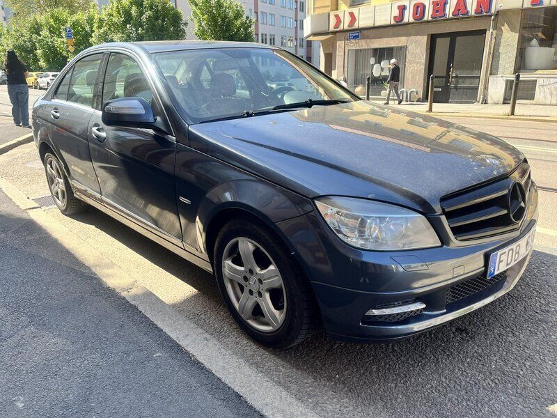 Grå Begagnad 2008 Mercedes C180 Avantgarde Sedan | 39 000 kr (Bra pris) - Bild 1/4