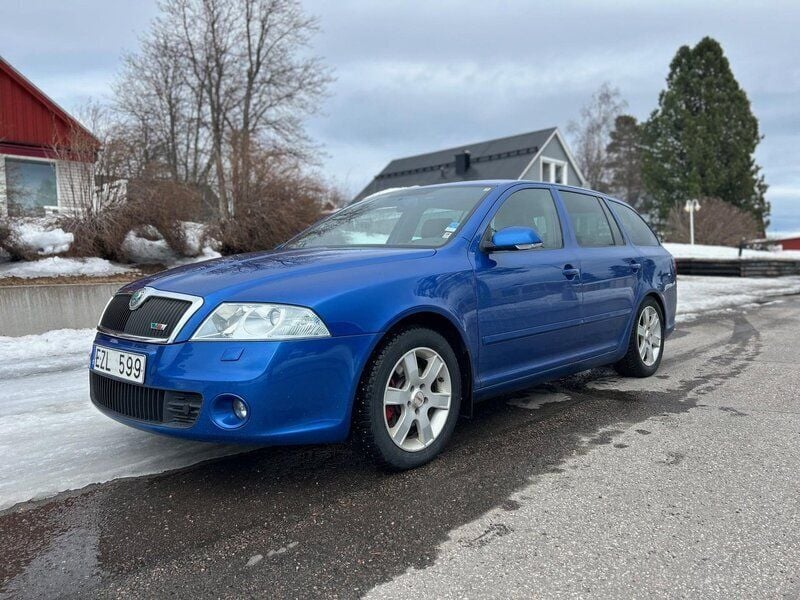 Blå Begagnad 2007 Skoda Octavia RS Kombi | 49 000 kr (Marknadspris) - Bild 1/4